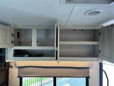 2023 Forest River Sunseeker 3250DSLE   - Photo 16 - Orlando, FL 32808