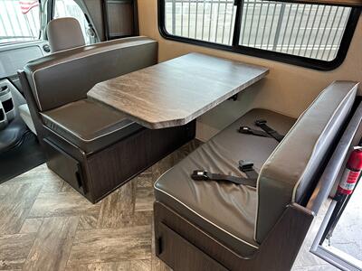 2023 Forest River Sunseeker 3250DSLE   - Photo 14 - Orlando, FL 32808