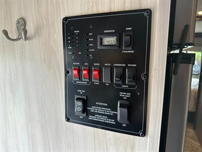 2023 Forest River Sunseeker 3250DSLE   - Photo 32 - Orlando, FL 32808