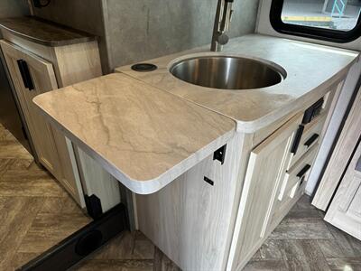 2023 Forest River Sunseeker 3250DSLE   - Photo 15 - Orlando, FL 32808