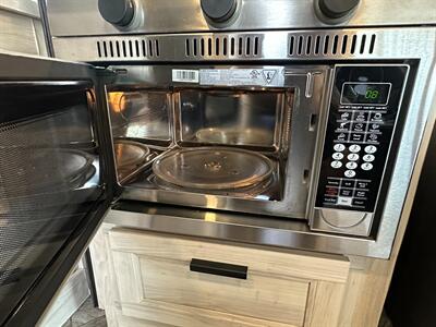 2023 Forest River Sunseeker 3250DSLE   - Photo 20 - Orlando, FL 32808