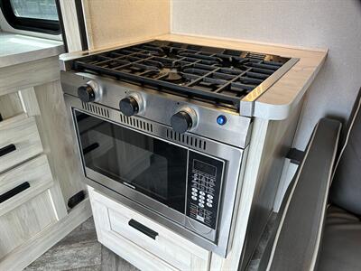 2023 Forest River Sunseeker 3250DSLE   - Photo 19 - Orlando, FL 32808