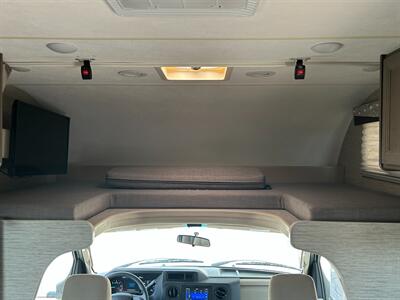 2024 Thor Four Winds 28A   - Photo 8 - Las Vegas, NV 89121