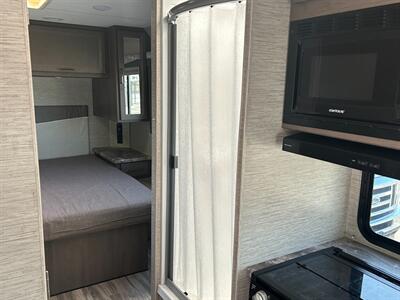 2024 Thor Four Winds 28A   - Photo 13 - Las Vegas, NV 89121