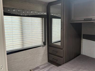 2024 Thor Four Winds 28A   - Photo 15 - Santa Fe Springs, CA 90670