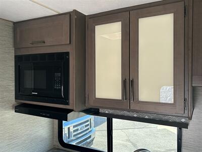 2024 Thor Four Winds 28A   - Photo 12 - Las Vegas, NV 89121