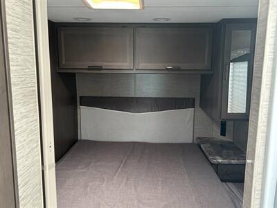 2024 Thor Four Winds 28A   - Photo 16 - Santa Fe Springs, CA 90670