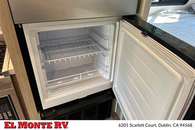 2025 Forest River Sunseeker 2150SLE   - Photo 25 - Santa Fe Springs, CA 90670