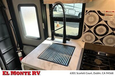 2025 Forest River Sunseeker 2150SLE   - Photo 17 - Santa Fe Springs, CA 90670