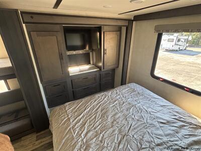 2023 Forest River FR3 32DS   - Photo 26 - Santa Fe Springs, CA 90670