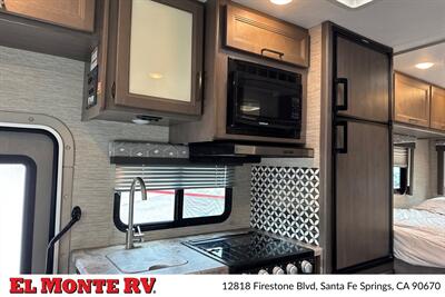2024 Thor Four Winds 22E   - Photo 17 - Santa Fe Springs, CA 90670