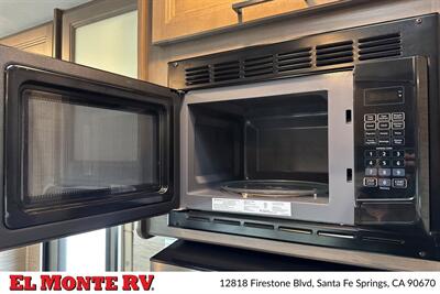 2024 Thor Four Winds 22E   - Photo 21 - Santa Fe Springs, CA 90670