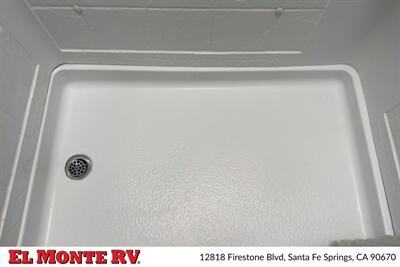 2024 Thor Four Winds 22E   - Photo 32 - Santa Fe Springs, CA 90670