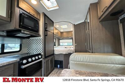 2024 Thor Four Winds 22E   - Photo 27 - Santa Fe Springs, CA 90670