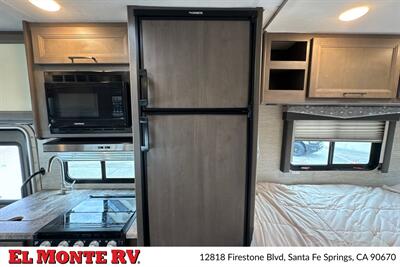 2024 Thor Four Winds 22E   - Photo 26 - Santa Fe Springs, CA 90670