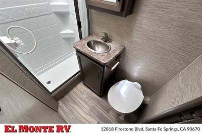 2024 Thor Four Winds 22E   - Photo 28 - Santa Fe Springs, CA 90670