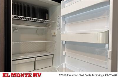 2024 Thor Four Winds 22E   - Photo 24 - Santa Fe Springs, CA 90670