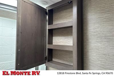 2024 Thor Four Winds 22E   - Photo 29 - Santa Fe Springs, CA 90670