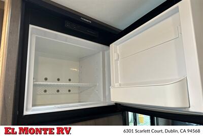 2024 Thor Four Winds 22E   - Photo 25 - Santa Fe Springs, CA 90670