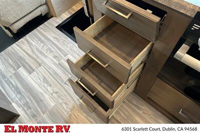 2024 Thor Four Winds 22E   - Photo 23 - Santa Fe Springs, CA 90670