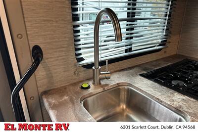 2024 Thor Four Winds 22E   - Photo 18 - Santa Fe Springs, CA 90670