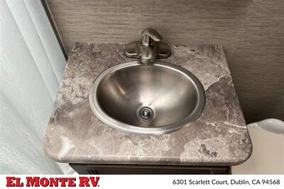 2024 Thor Four Winds 22E   - Photo 30 - Santa Fe Springs, CA 90670
