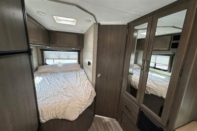 2024 Thor Four Winds 22E   - Photo 26 - Santa Fe Springs, CA 90670