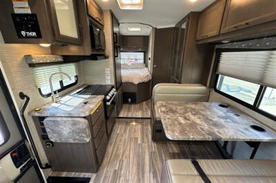 2024 Thor Four Winds 22E   - Photo 13 - Santa Fe Springs, CA 90670