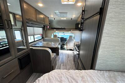 2024 Thor Four Winds 22E   - Photo 36 - Santa Fe Springs, CA 90670