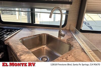 2024 Thor Four Winds 28A   - Photo 18 - Santa Fe Springs, CA 90670