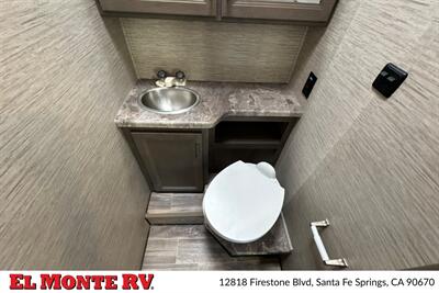 2024 Thor Four Winds 28A   - Photo 27 - Santa Fe Springs, CA 90670