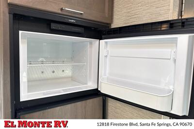 2024 Thor Four Winds 28A   - Photo 24 - Santa Fe Springs, CA 90670