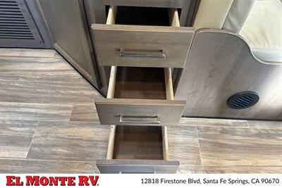 2024 Thor Four Winds 28A   - Photo 22 - Santa Fe Springs, CA 90670