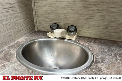 2024 Thor Four Winds 28A   - Photo 29 - Santa Fe Springs, CA 90670