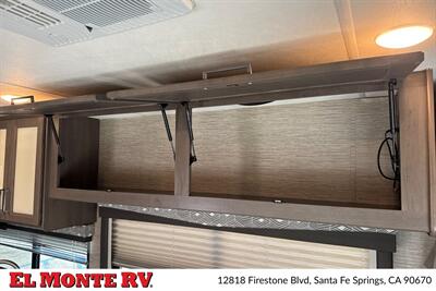 2024 Thor Four Winds 28A   - Photo 15 - Santa Fe Springs, CA 90670