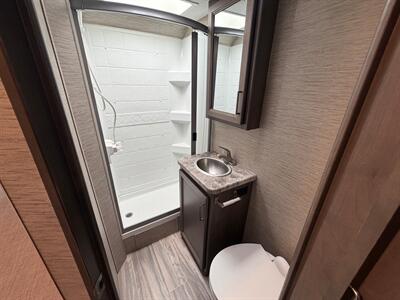 2024 Thor Four Winds 22E   - Photo 34 - Orlando, FL 32808