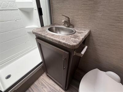 2024 Thor Four Winds 22E   - Photo 36 - Orlando, FL 32808