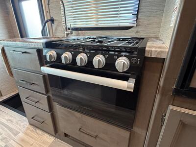 2024 Thor Four Winds 22E   - Photo 26 - Orlando, FL 32808