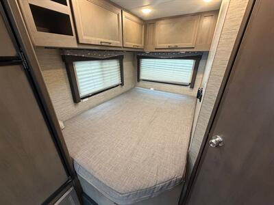 2024 Thor Four Winds 22E   - Photo 42 - Orlando, FL 32808