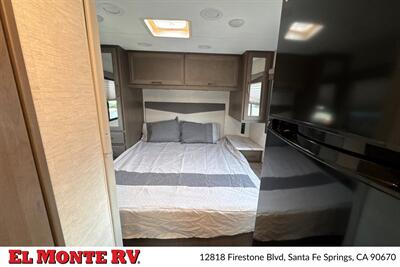 2025 Thor Four Winds 28Z   - Photo 27 - Santa Fe Springs, CA 90670