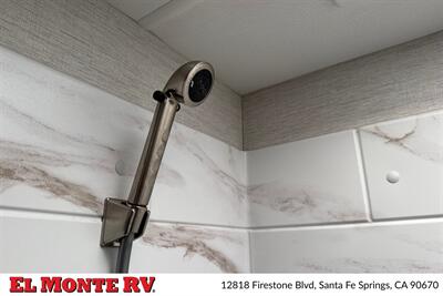 2025 Thor Four Winds 28Z   - Photo 33 - Santa Fe Springs, CA 90670