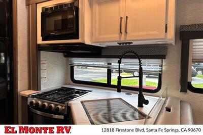 2025 Thor Four Winds 28Z   - Photo 17 - Santa Fe Springs, CA 90670
