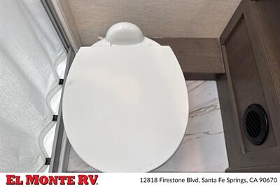 2025 Thor Four Winds 28Z   - Photo 31 - Santa Fe Springs, CA 90670