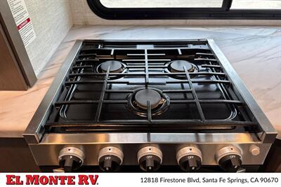 2025 Thor Four Winds 28Z   - Photo 19 - Santa Fe Springs, CA 90670