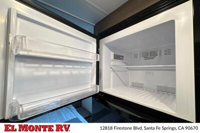 2025 Thor Four Winds 28Z   - Photo 25 - Santa Fe Springs, CA 90670