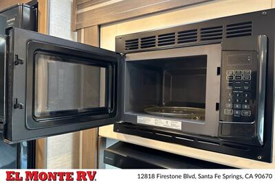 2025 Thor Four Winds 28Z   - Photo 21 - Santa Fe Springs, CA 90670