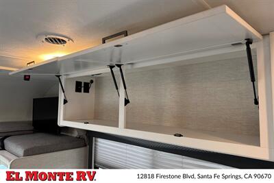 2025 Thor Four Winds 28Z   - Photo 15 - Santa Fe Springs, CA 90670