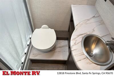 2025 Thor Four Winds 28Z   - Photo 28 - Santa Fe Springs, CA 90670