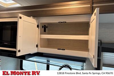 2025 Thor Four Winds 28Z   - Photo 22 - Santa Fe Springs, CA 90670