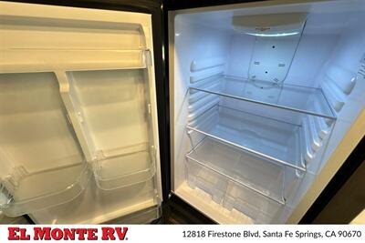 2025 Thor Four Winds 28Z   - Photo 24 - Santa Fe Springs, CA 90670